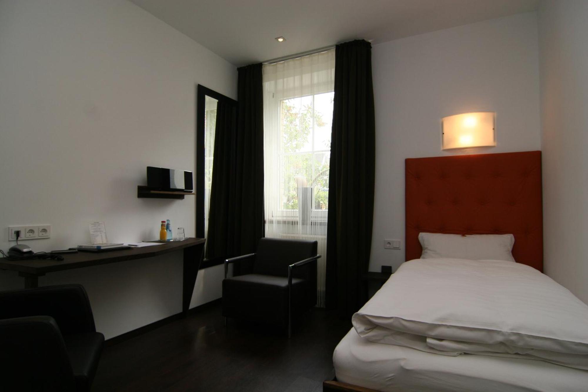 Hotel Zur Wartburg Реда-Виденбрюк Экстерьер фото
