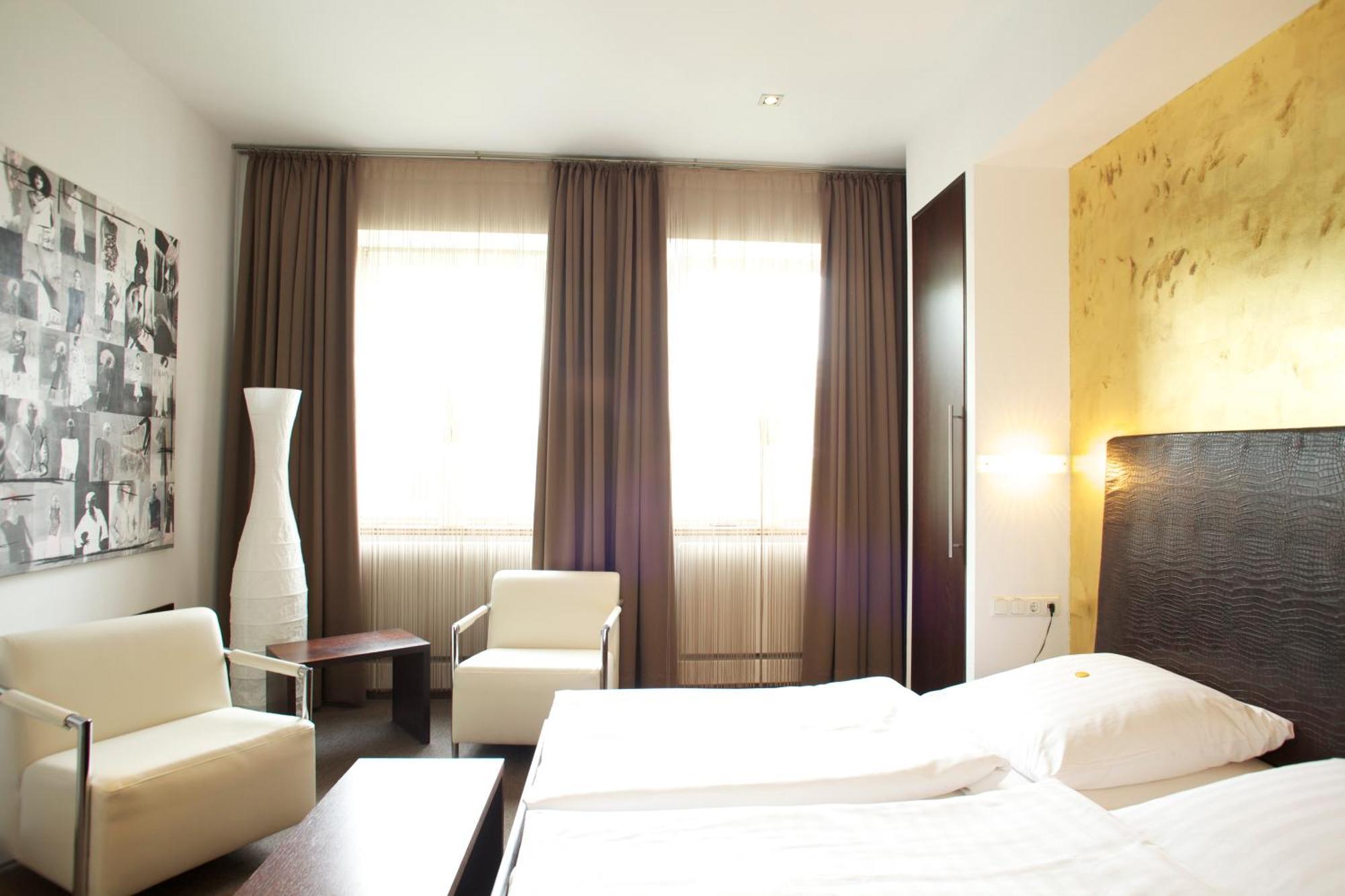 Hotel Zur Wartburg Реда-Виденбрюк Экстерьер фото