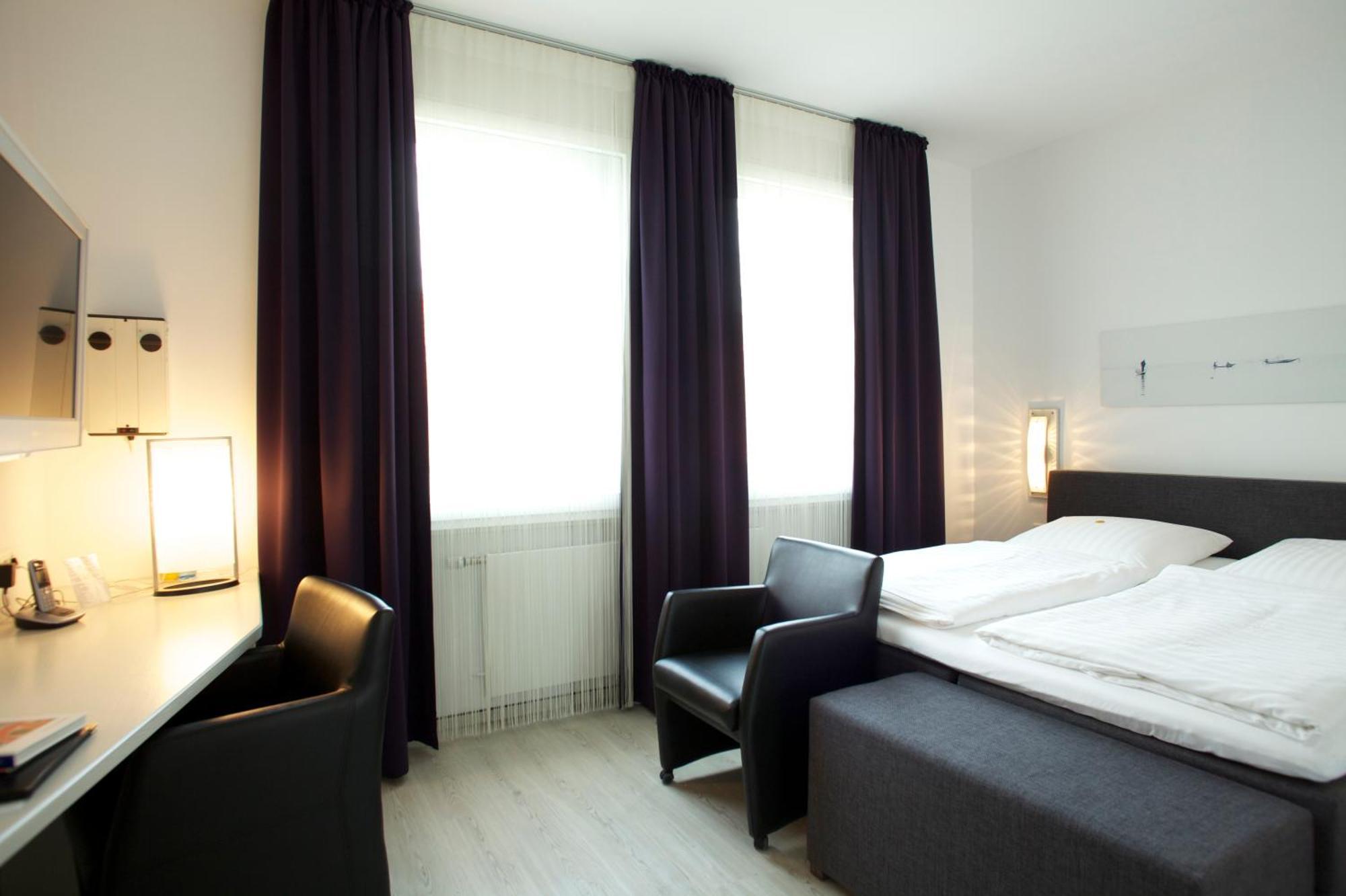 Hotel Zur Wartburg Реда-Виденбрюк Экстерьер фото