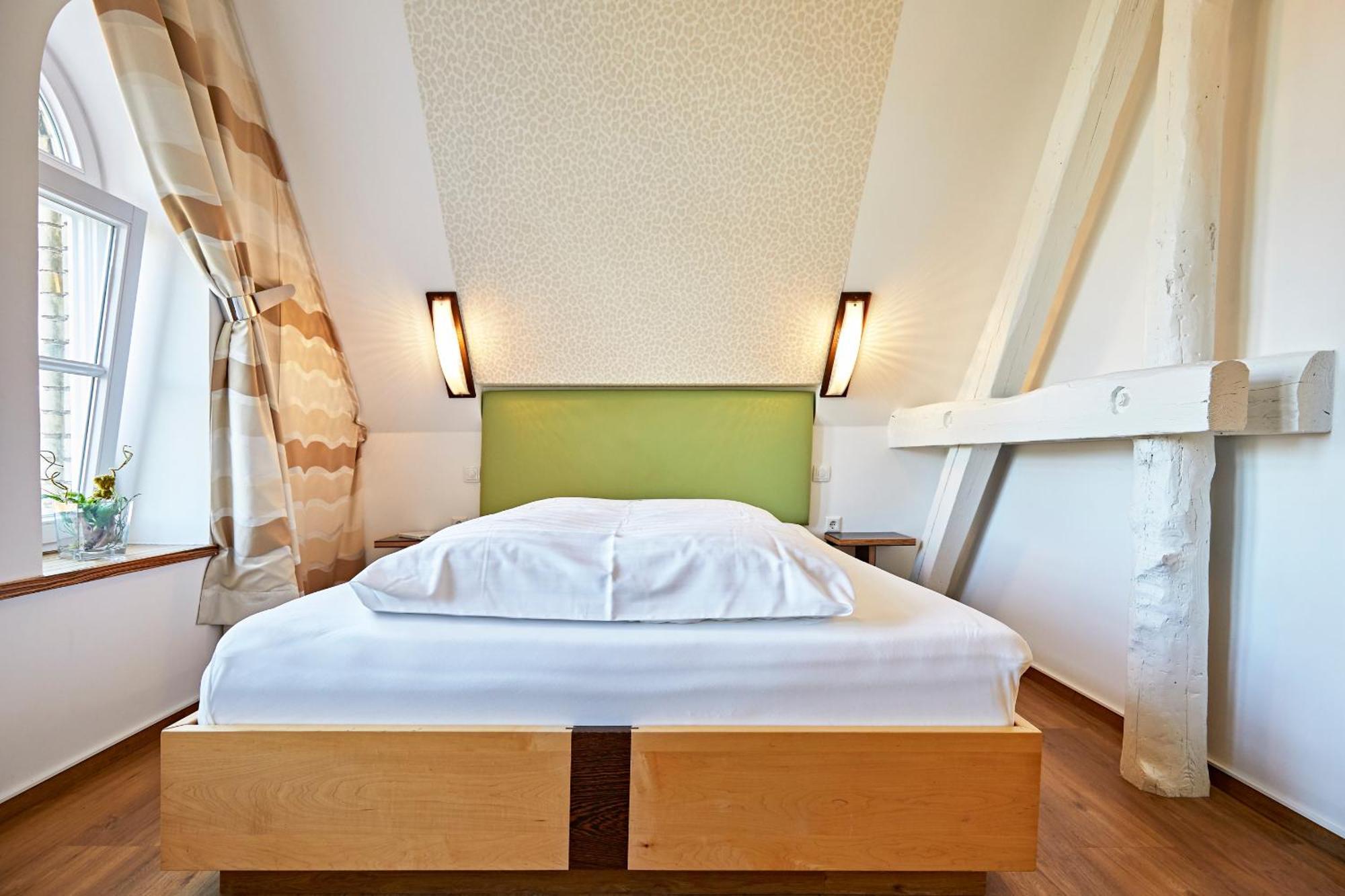 Hotel Zur Wartburg Реда-Виденбрюк Экстерьер фото