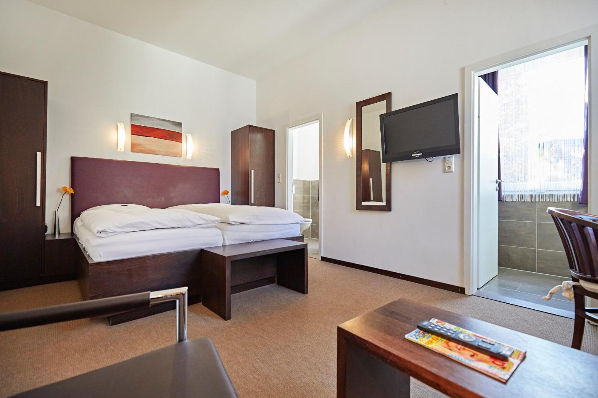 Hotel Zur Wartburg Реда-Виденбрюк Экстерьер фото
