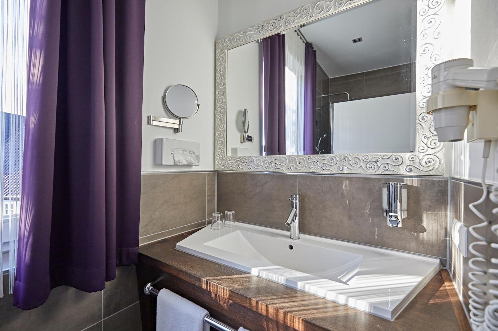 Hotel Zur Wartburg Реда-Виденбрюк Экстерьер фото