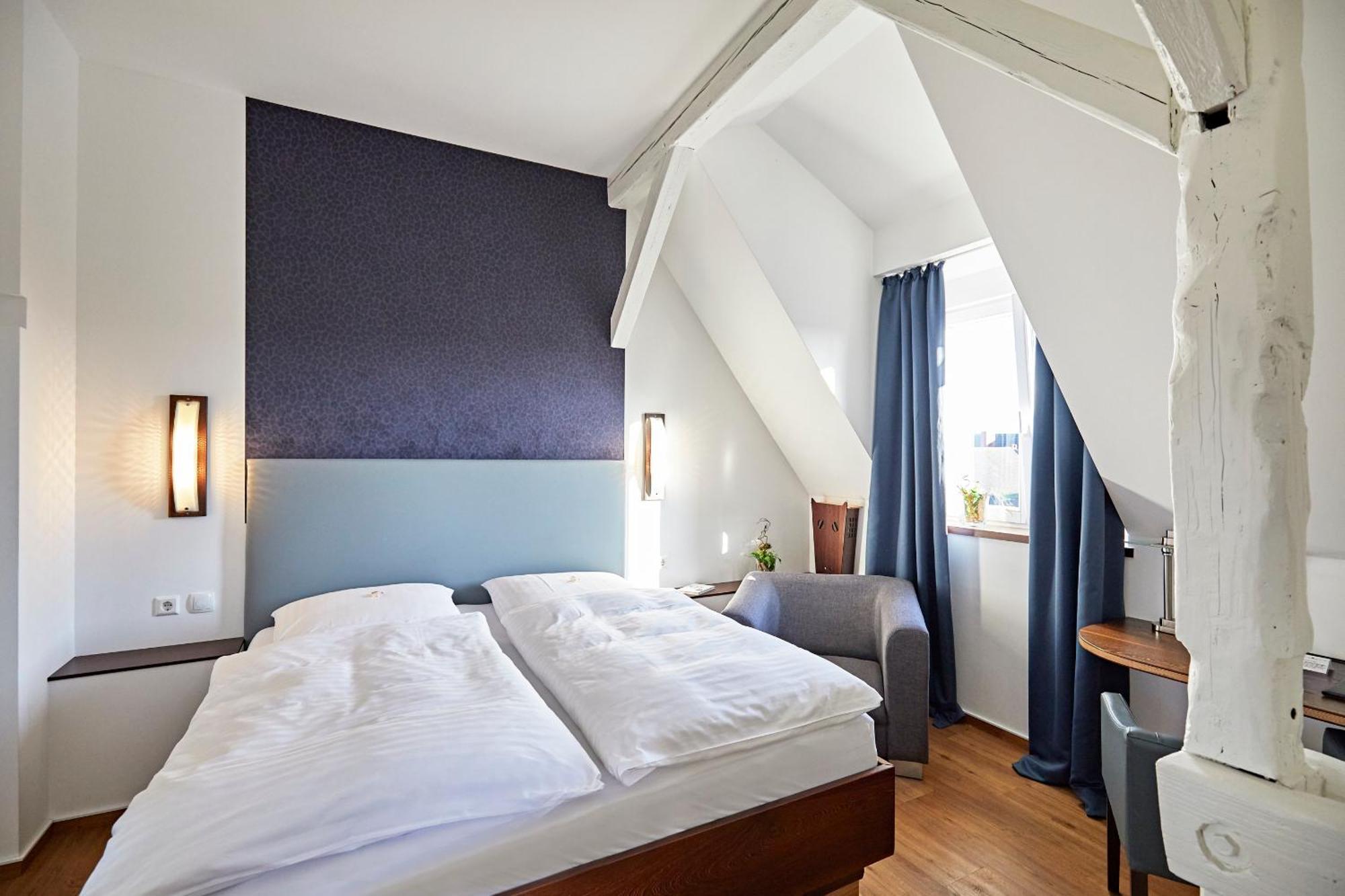 Hotel Zur Wartburg Реда-Виденбрюк Экстерьер фото