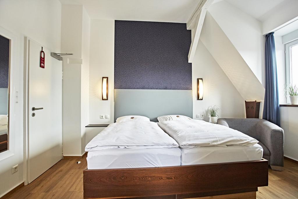 Hotel Zur Wartburg Реда-Виденбрюк Экстерьер фото