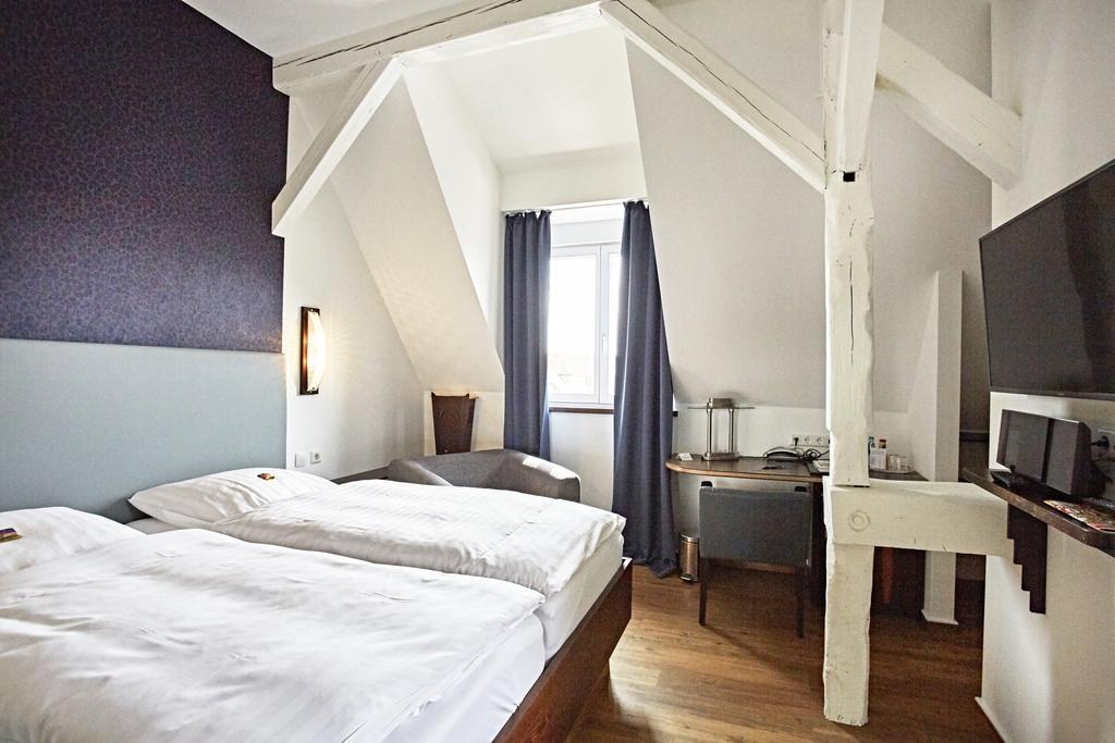 Hotel Zur Wartburg Реда-Виденбрюк Экстерьер фото