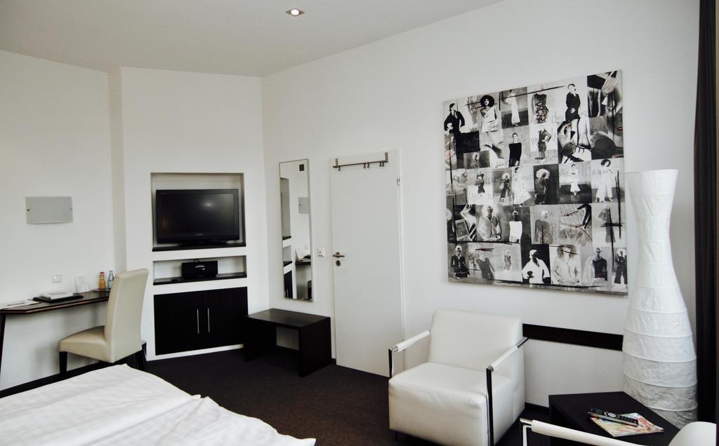 Hotel Zur Wartburg Реда-Виденбрюк Экстерьер фото