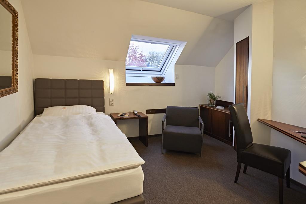 Hotel Zur Wartburg Реда-Виденбрюк Экстерьер фото