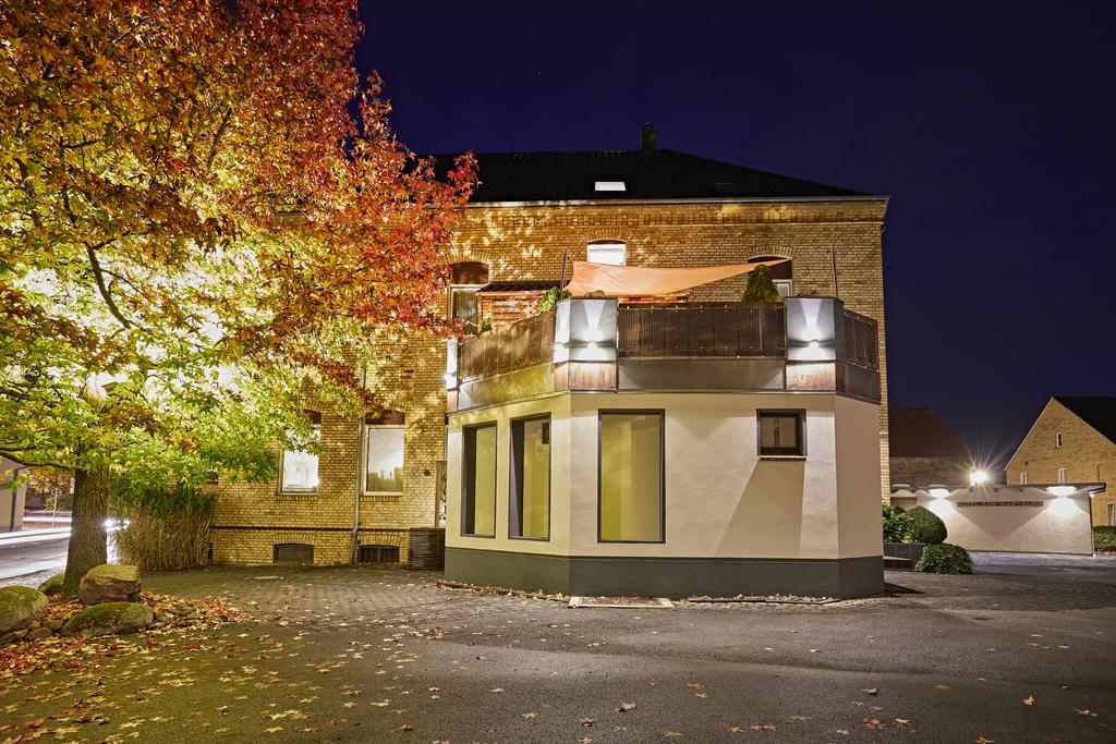 Hotel Zur Wartburg Реда-Виденбрюк Экстерьер фото